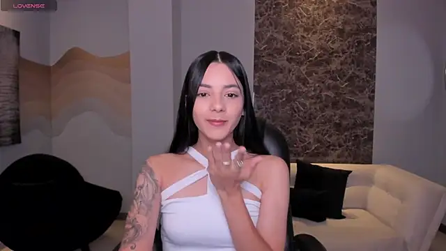 Snapshot of HannahJamesX chatting on 02.25.25 HannahJamesX online show from 02.25.25