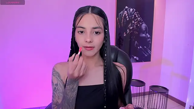 Snapshot of HannahJamesX chatting on 09.20.25 HannahJamesX online show from 09.20.25