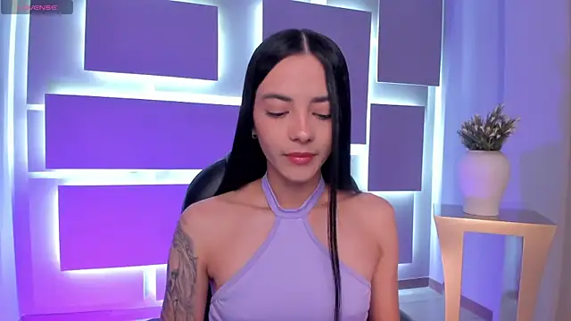 Snapshot of HannahJamesX chatting on 09.26.25 HannahJamesX online show from 09.26.25