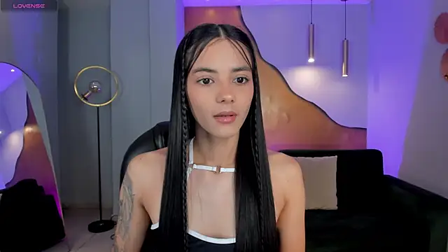 Snapshot of HannahJamesX chatting on 09.27.25 HannahJamesX online show from 09.27.25