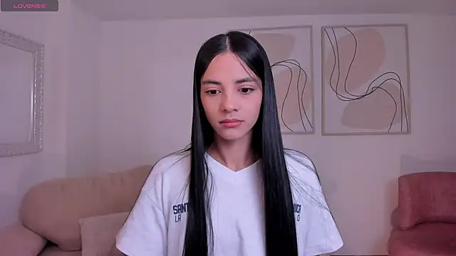 Snapshot of HannahJamesX chatting on 10.05.25 HannahJamesX online show from 10.05.25