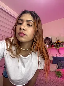 Snapshot of soy_sarah_ chatting on 02.11.25 soy sarah online show from 02.11.25