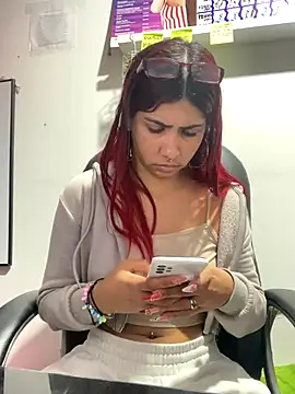 Snapshot of soy_sarah_ chatting on 10.02.25 soy sarah online show from 10.02.25