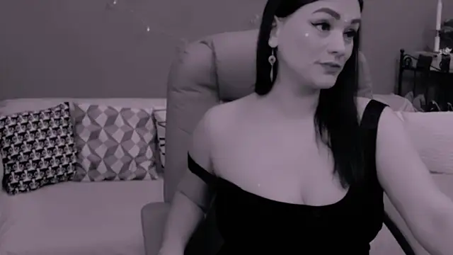 Snapshot of ChantalLion chatting on 12.20.24 ChantalLion online show from 12.20.24