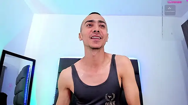 Snapshot of steven_hott8 chatting on 01.12.25 steven hott8 online show from 01.12.25