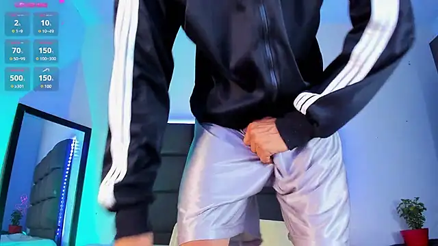 Snapshot of steven_hott8 chatting on 02.28.25 steven hott8 online show from 02.28.25