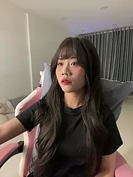 Snapshot of -rosiie- chatting on 02.13.25 -rosiie- online show from 02.13.25