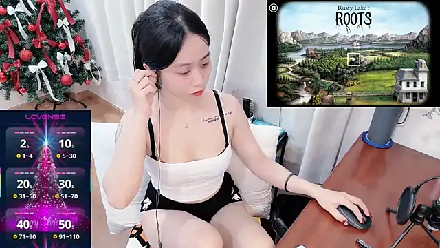 Snapshot of -rosiie- chatting on 11.18.25 -rosiie- online show from 11.18.25