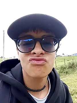 Snapshot of Cuervo_maniaco chatting on 02.21.25 Cuervo maniaco online show from 02.21.25