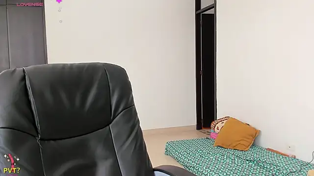 Snapshot of Kamilasalazar chatting on 01.30.25 Kamilasalazar online show from 01.30.25