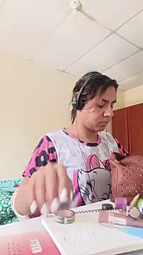 Snapshot of Kamilasalazar chatting on 11.17.25 Kamilasalazar online show from 11.17.25