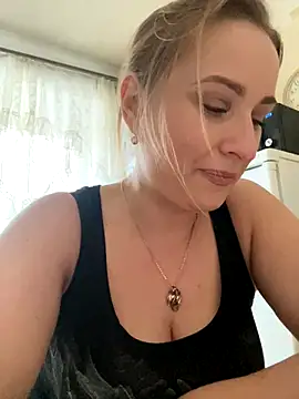 Snapshot of OlgaBuzzz chatting on 12.04.24 OlgaBuzzz online show from 12.04.24