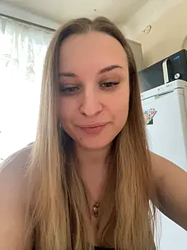 Snapshot of OlgaBuzzz chatting on 01.08.25 OlgaBuzzz online show from 01.08.25