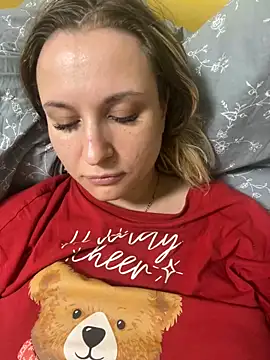 Snapshot of OlgaBuzzz chatting on 03.10.25 OlgaBuzzz online show from 03.10.25