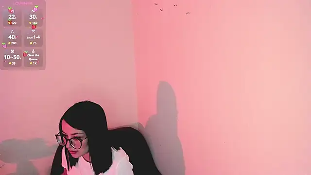 Snapshot of lovely__martina chatting on 10.28.25 lovely  martina online show from 10.28.25