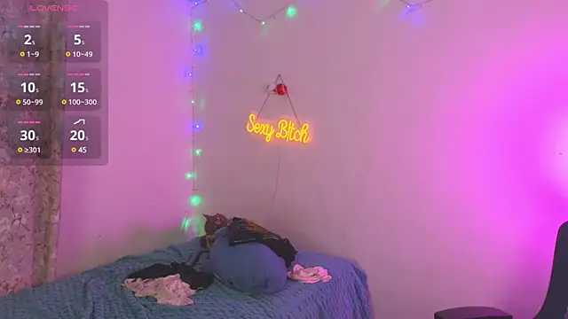 Snapshot of vulgar_wife chatting on 01.12.25 vulgar wife online show from 01.12.25