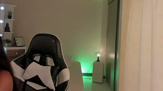 Snapshot of SavannahWildee chatting on 03.02.25 SavannahWildee online show from 03.02.25