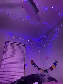 Snapshot of LillShayy chatting on 11.08.25 LillShayy online show from 11.08.25