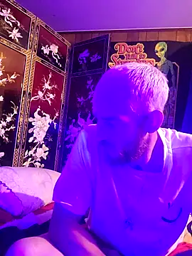 Snapshot of 5g4ever chatting on 03.05.25 5g4ever online show from 03.05.25