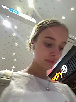 Snapshot of enjoy_my_beauty chatting on 12.13.24 enjoy my beauty online show from 12.13.24