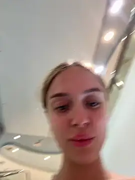 Snapshot of enjoy_my_beauty chatting on 12.13.24 enjoy my beauty online show from 12.13.24