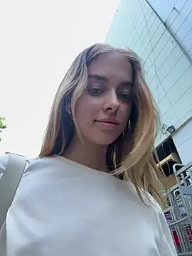 Snapshot of enjoy_my_beauty chatting on 01.10.25 enjoy my beauty online show from 01.10.25