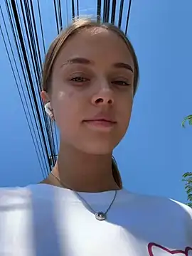 Snapshot of enjoy_my_beauty chatting on 02.01.25 enjoy my beauty online show from 02.01.25