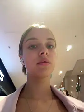 Snapshot of enjoy_my_beauty chatting on 03.05.25 enjoy my beauty online show from 03.05.25