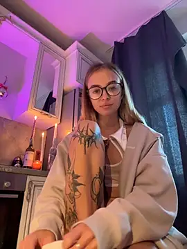 Snapshot of enjoy_my_beauty chatting on 10.08.25 enjoy my beauty online show from 10.08.25