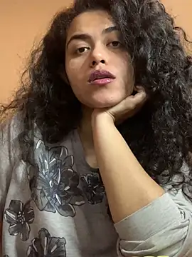 Snapshot of Curvydesifromgermany chatting on 12.20.24 Curvydesifromgermany online show from 12.20.24