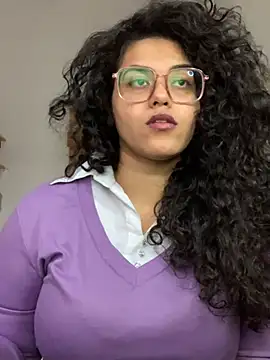 Snapshot of Curvydesifromgermany chatting on 01.22.25 Curvydesifromgermany online show from 01.22.25