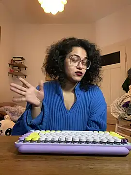 Snapshot of Curvydesifromgermany chatting on 01.27.25 Curvydesifromgermany online show from 01.27.25