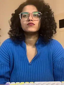 Snapshot of Curvydesifromgermany chatting on 01.28.25 Curvydesifromgermany online show from 01.28.25