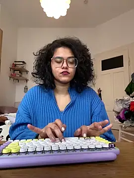 Snapshot of Curvydesifromgermany chatting on 01.28.25 Curvydesifromgermany online show from 01.28.25