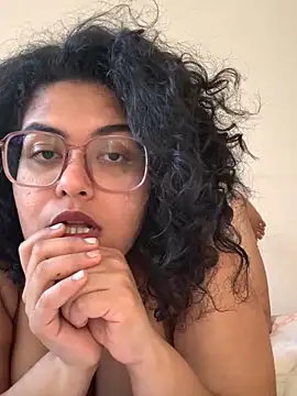 Snapshot of Curvydesifromgermany chatting on 02.03.25 Curvydesifromgermany online show from 02.03.25