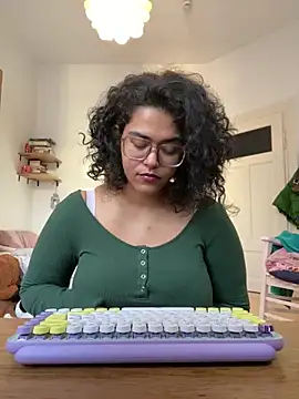 Snapshot of Curvydesifromgermany chatting on 03.03.25 Curvydesifromgermany online show from 03.03.25