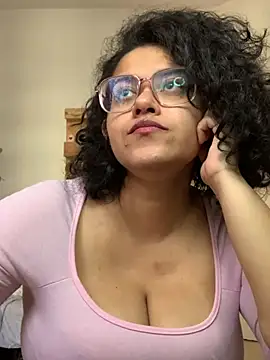 Snapshot of Curvydesifromgermany chatting on 03.10.25 Curvydesifromgermany online show from 03.10.25