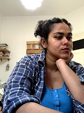 Snapshot of Curvydesifromgermany chatting on 09.24.25 Curvydesifromgermany online show from 09.24.25