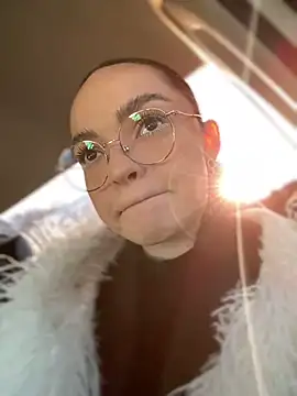 Snapshot of AnaWest chatting on 02.06.25 AnaWest online show from 02.06.25