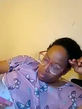 Snapshot of madamsensuale chatting on 02.20.25 madamsensuale online show from 02.20.25