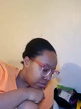 Snapshot of madamsensuale chatting on 03.02.25 madamsensuale online show from 03.02.25