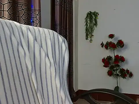 Snapshot of Unlucky-flowers chatting on 12.22.24 Unlucky-flowers online show from 12.22.24