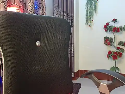 Snapshot of Unlucky-flowers chatting on 01.18.25 Unlucky-flowers online show from 01.18.25