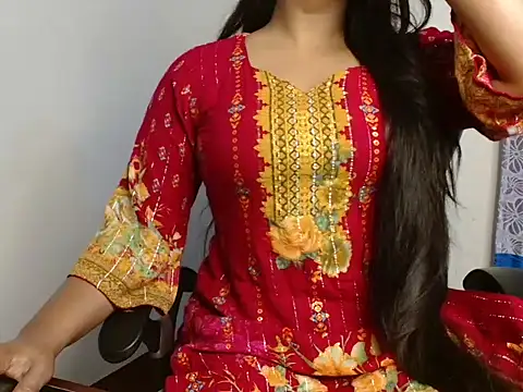 Snapshot of Unlucky-flowers chatting on 03.08.25 Unlucky-flowers online show from 03.08.25