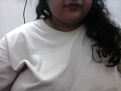 Snapshot of smile_pretty chatting on 12.30.24 smile pretty online show from 12.30.24