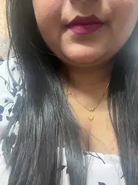 Snapshot of smile_pretty chatting on 02.28.25 smile pretty online show from 02.28.25