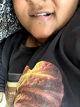 Snapshot of smile_pretty chatting on 10.29.25 smile pretty online show from 10.29.25