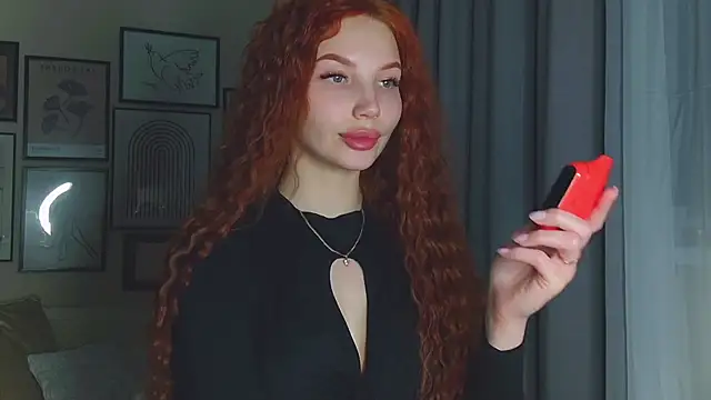 Snapshot of JudyWalkerr chatting on 02.12.25 JudyWalkerr online show from 02.12.25