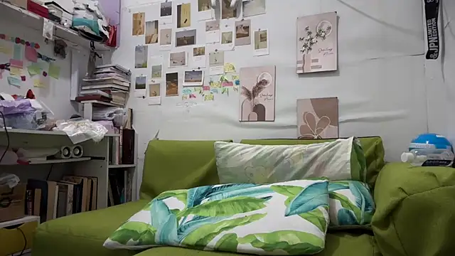 Snapshot of Pinkyrose111 chatting on 09.24.25 Pinkyrose111 online show from 09.24.25