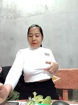 Snapshot of Queen_18200 chatting on 12.16.24 Queen 18200 online show from 12.16.24